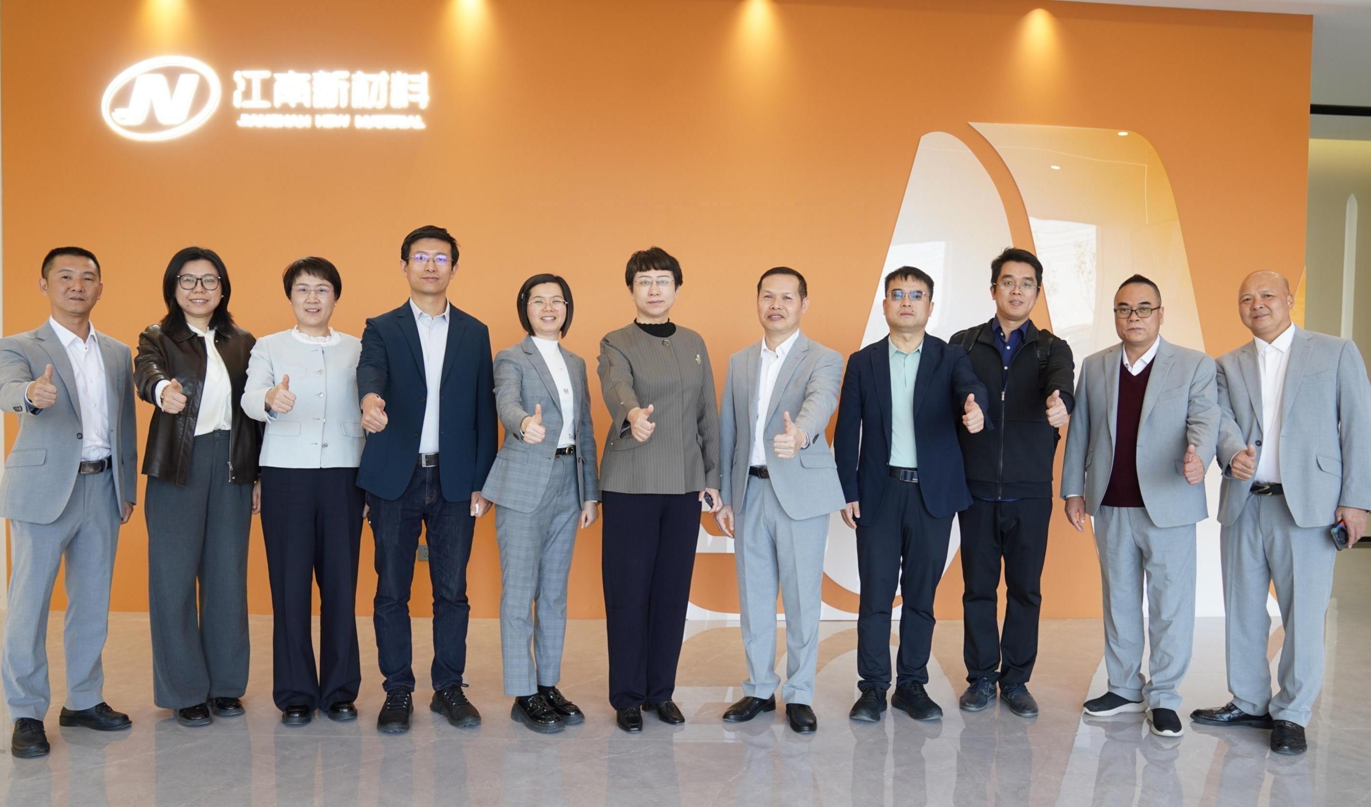 中國(guó)造紙?jiān)簩O波董事長(zhǎng)一行走訪(fǎng)江南紙業(yè)集團(tuán)